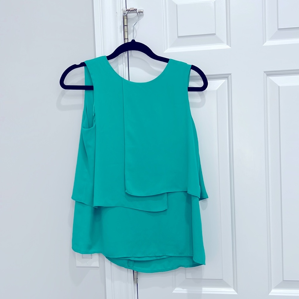 Vince Camuto blouse, XS beautiful green color